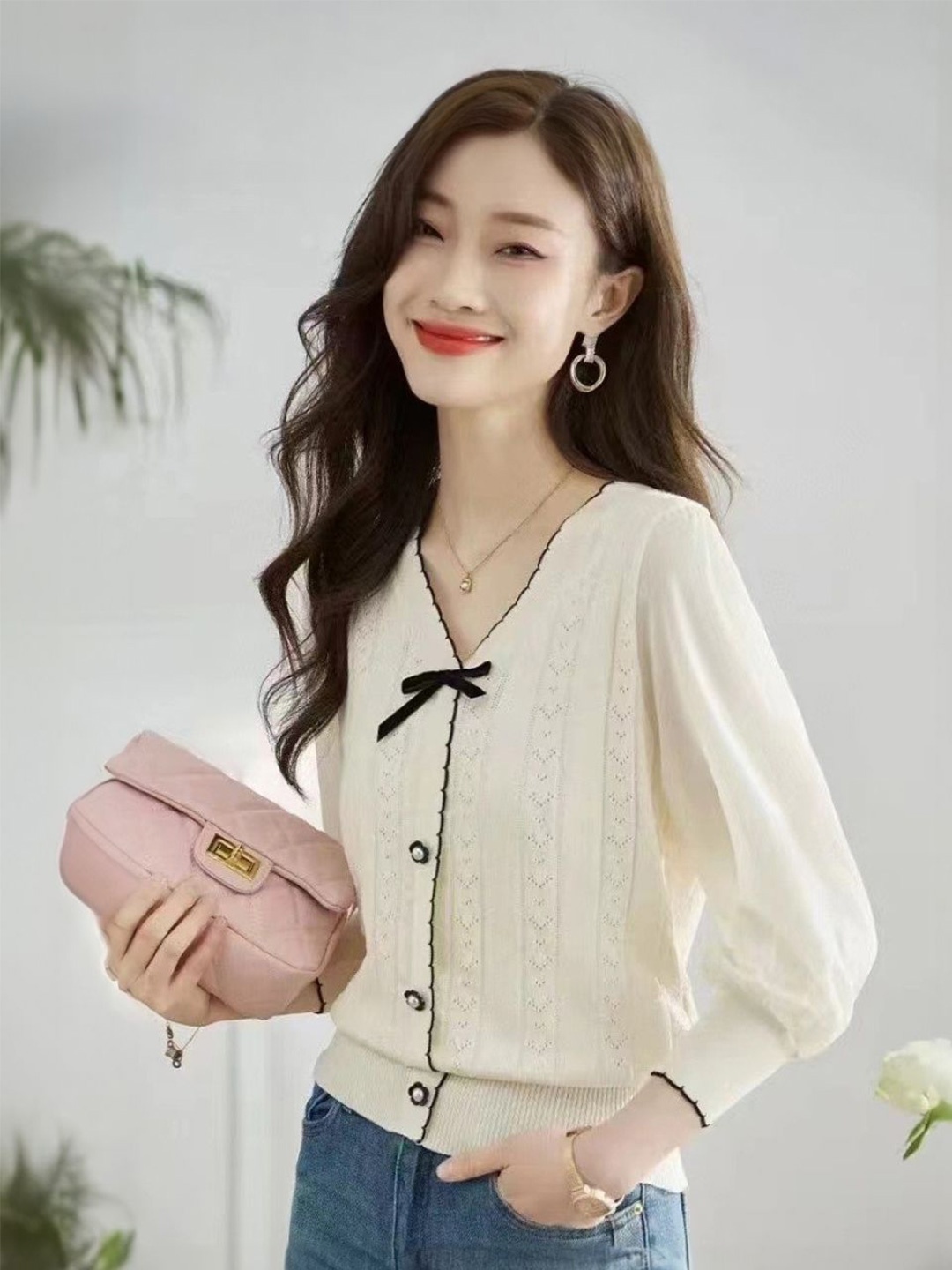 

KPOP Women V-Neck Long Sleeves Top, Off white
