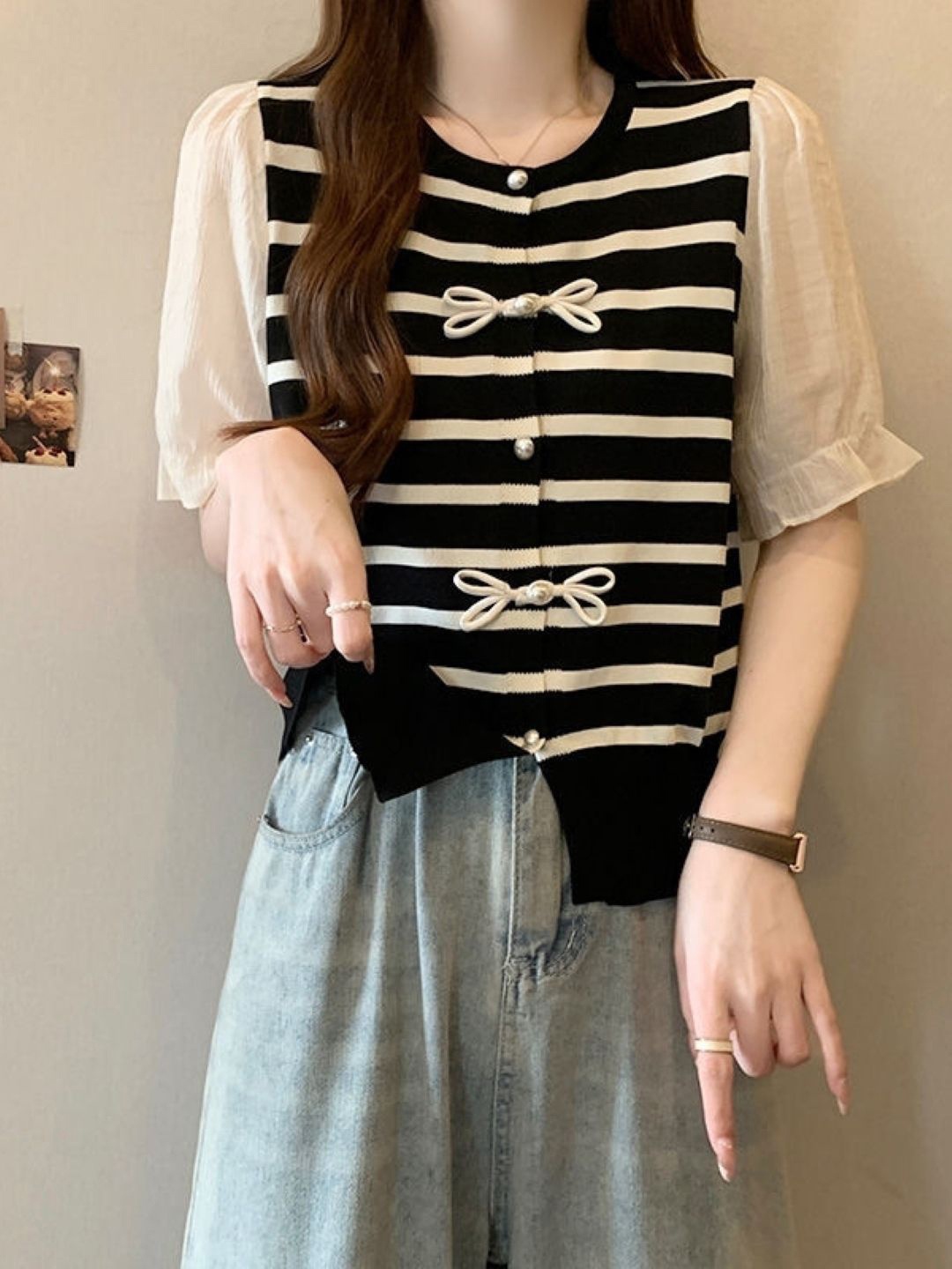 

KPOP Women Round Neck Striped Top, Black