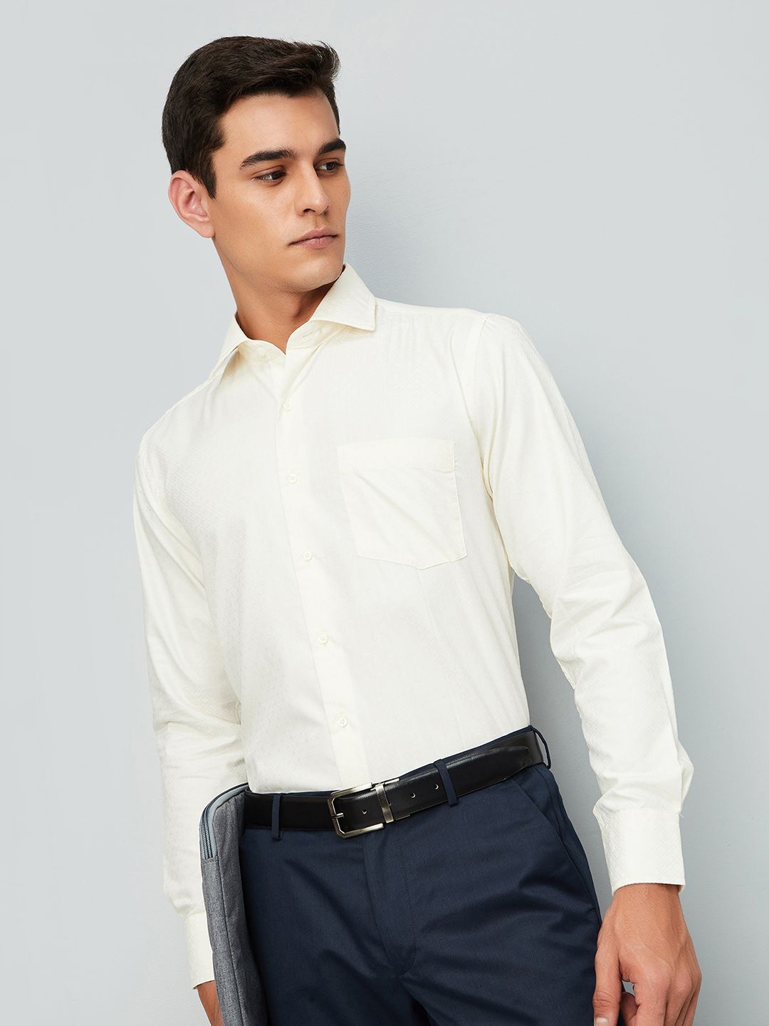 

max Men Solid Spread Collar Formal Shirt, Off white