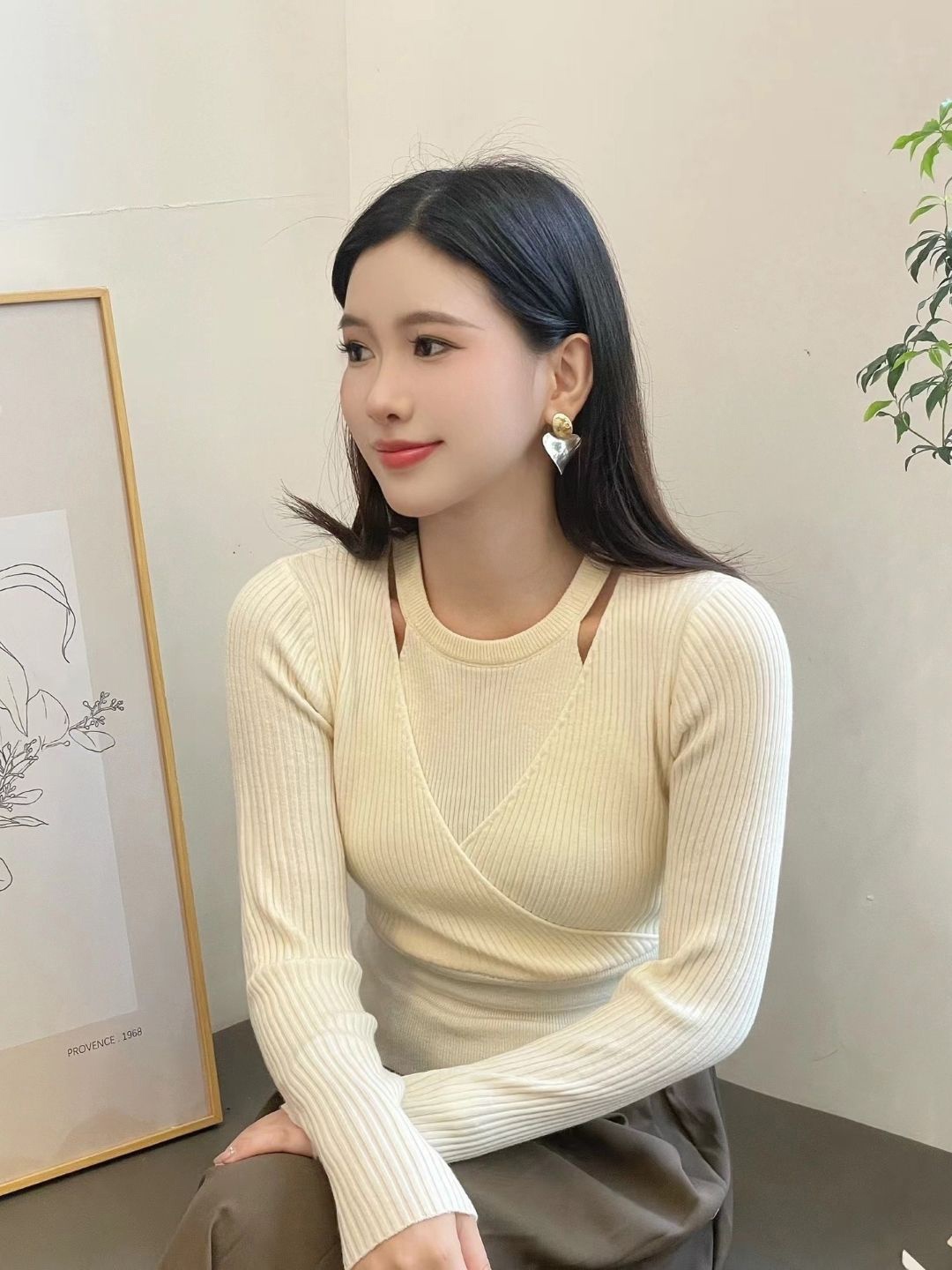 

KPOP Women Round Neck Long Sleeves, Cream