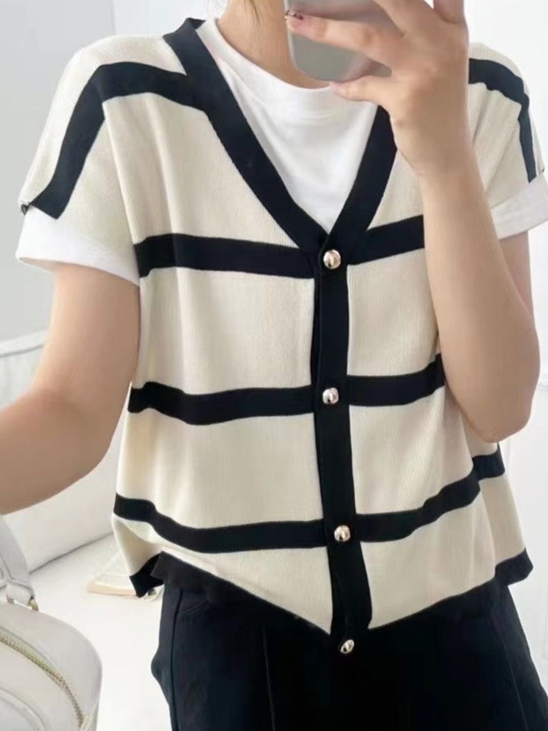 

KPOP Women Striped V - Neck Top, Black