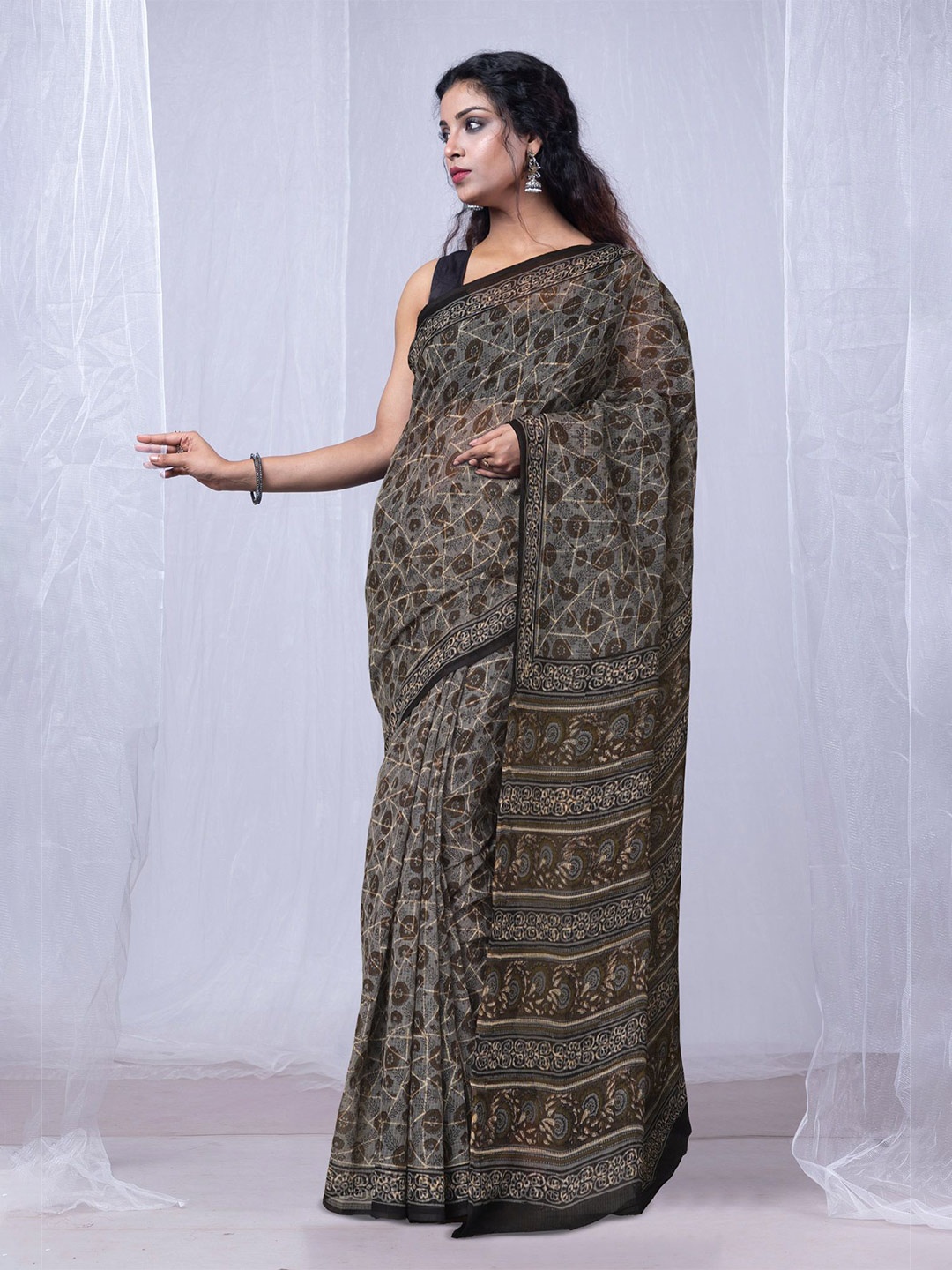 

Unnati Silks Floral Printed Handloom Kota Saree, Grey