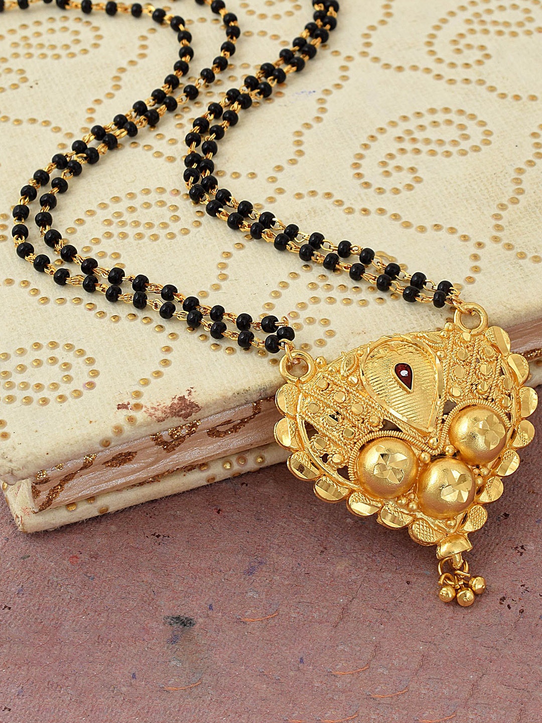 

MEMOIR Gold-Plated Artificial Beads Mangalsutra