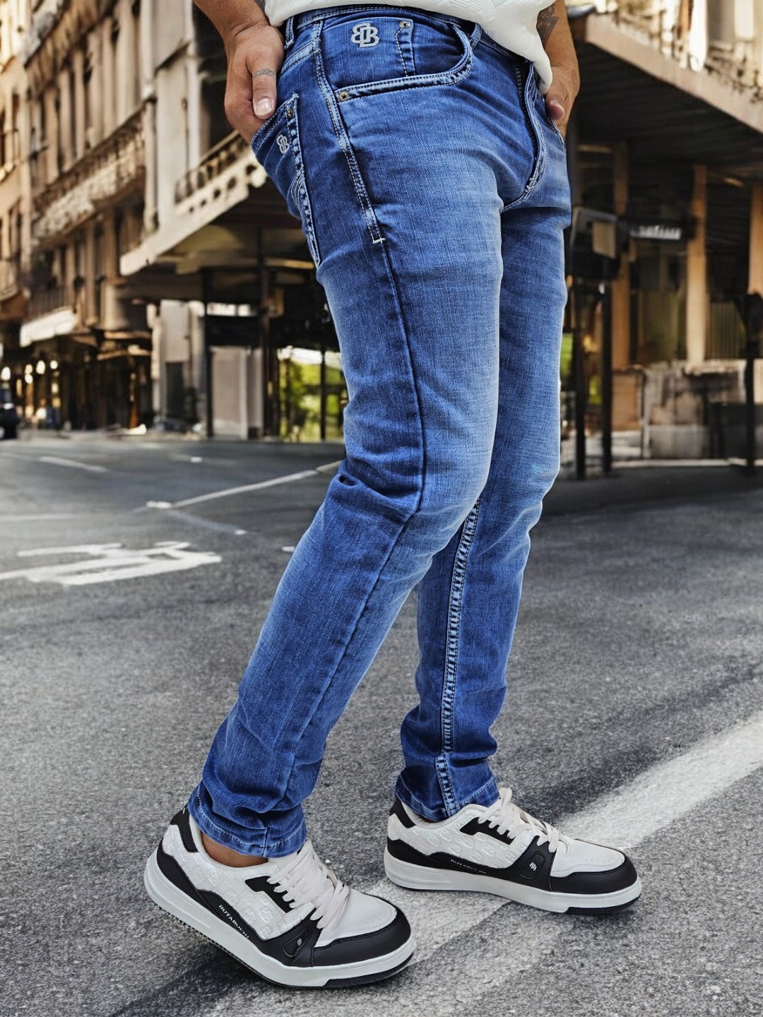 

BOTABOCHI Men Slim Fit Light Fade Mid Rise Jeans, Blue