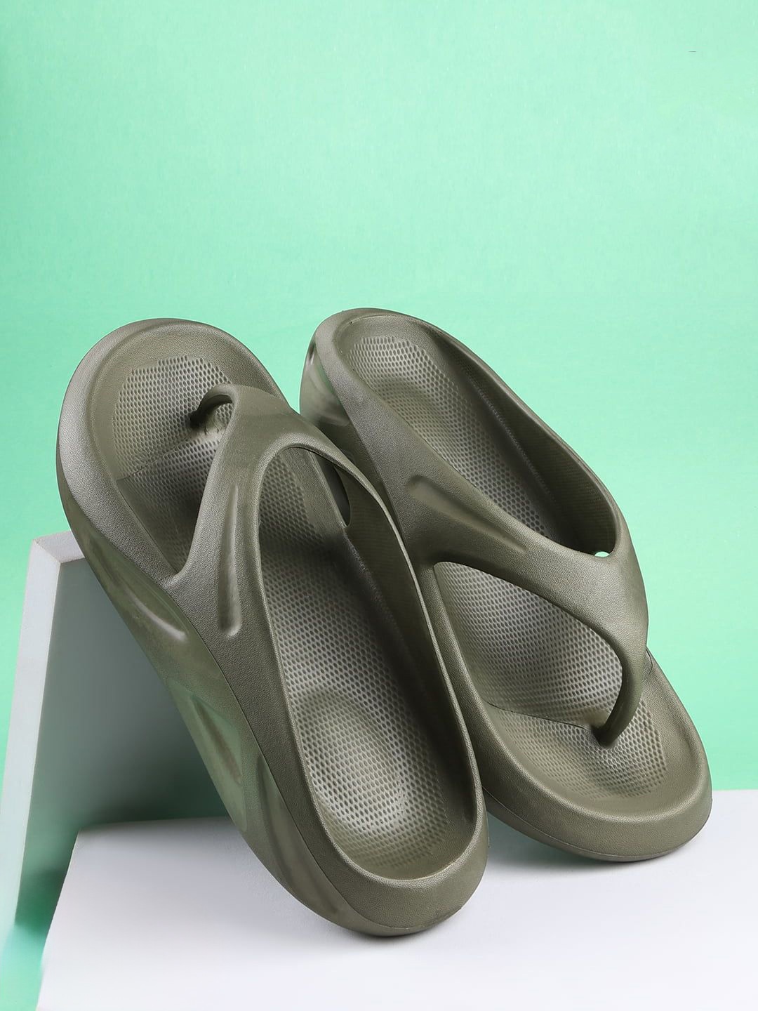 

TOE CANDY Men Rubber Thong Flip-Flops, Green