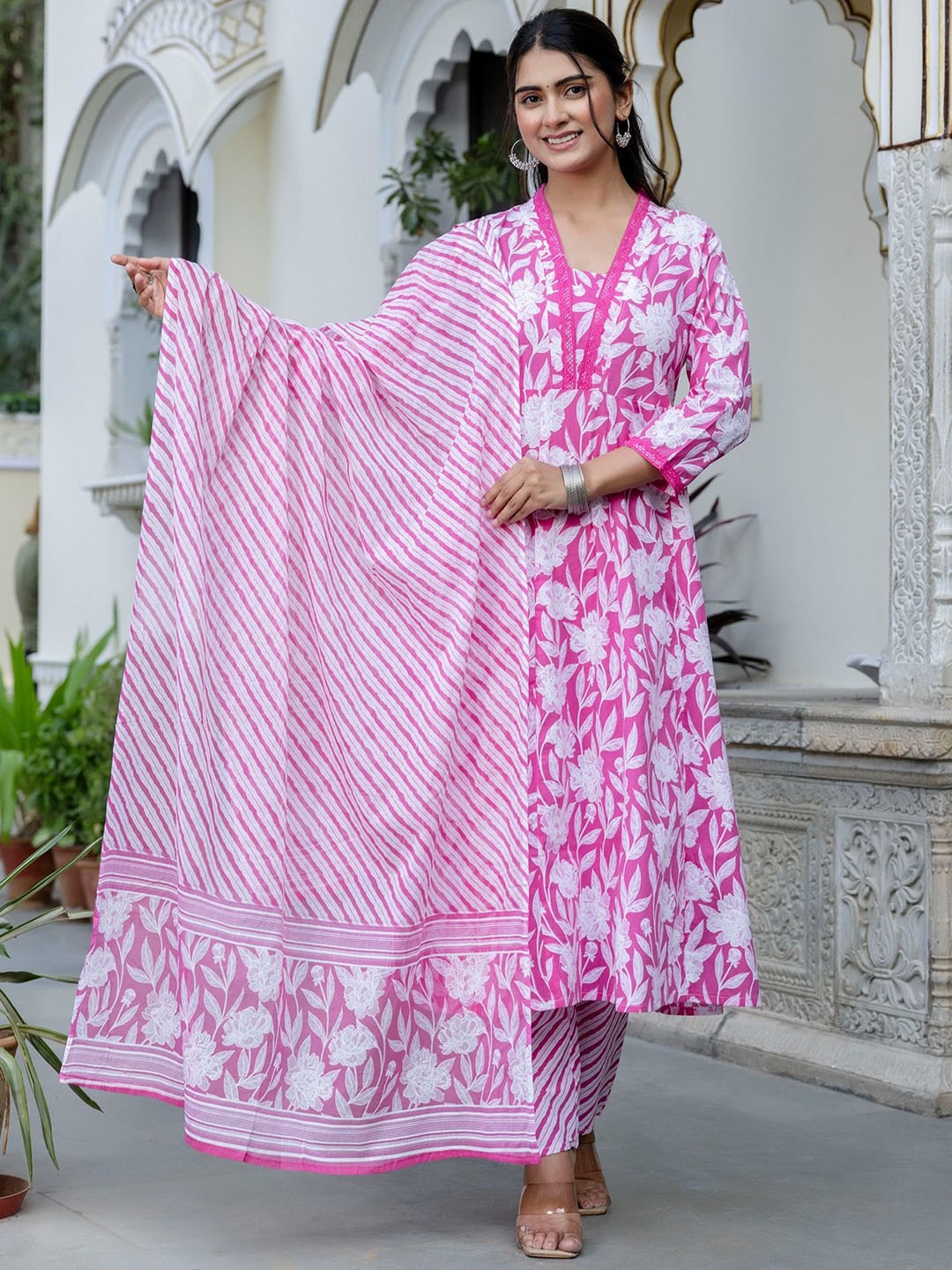 

GEKHA Women Floral Printed Regular Thread Work Pure Cotton Kurta with Trousers & With Dupatta, Pink