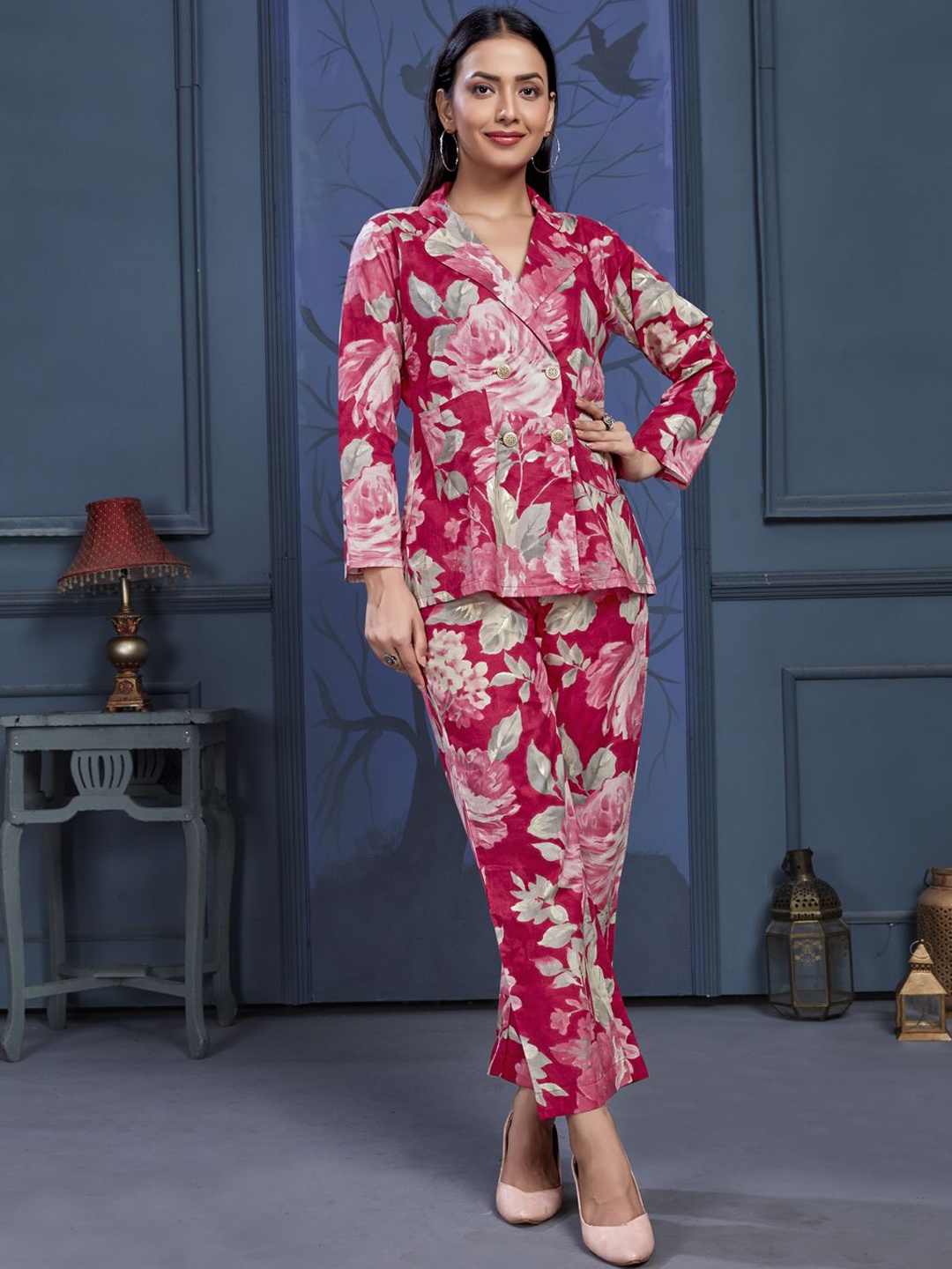 

Komarri U Notched Lapel Collar Printed Blazer with Trouser, Pink