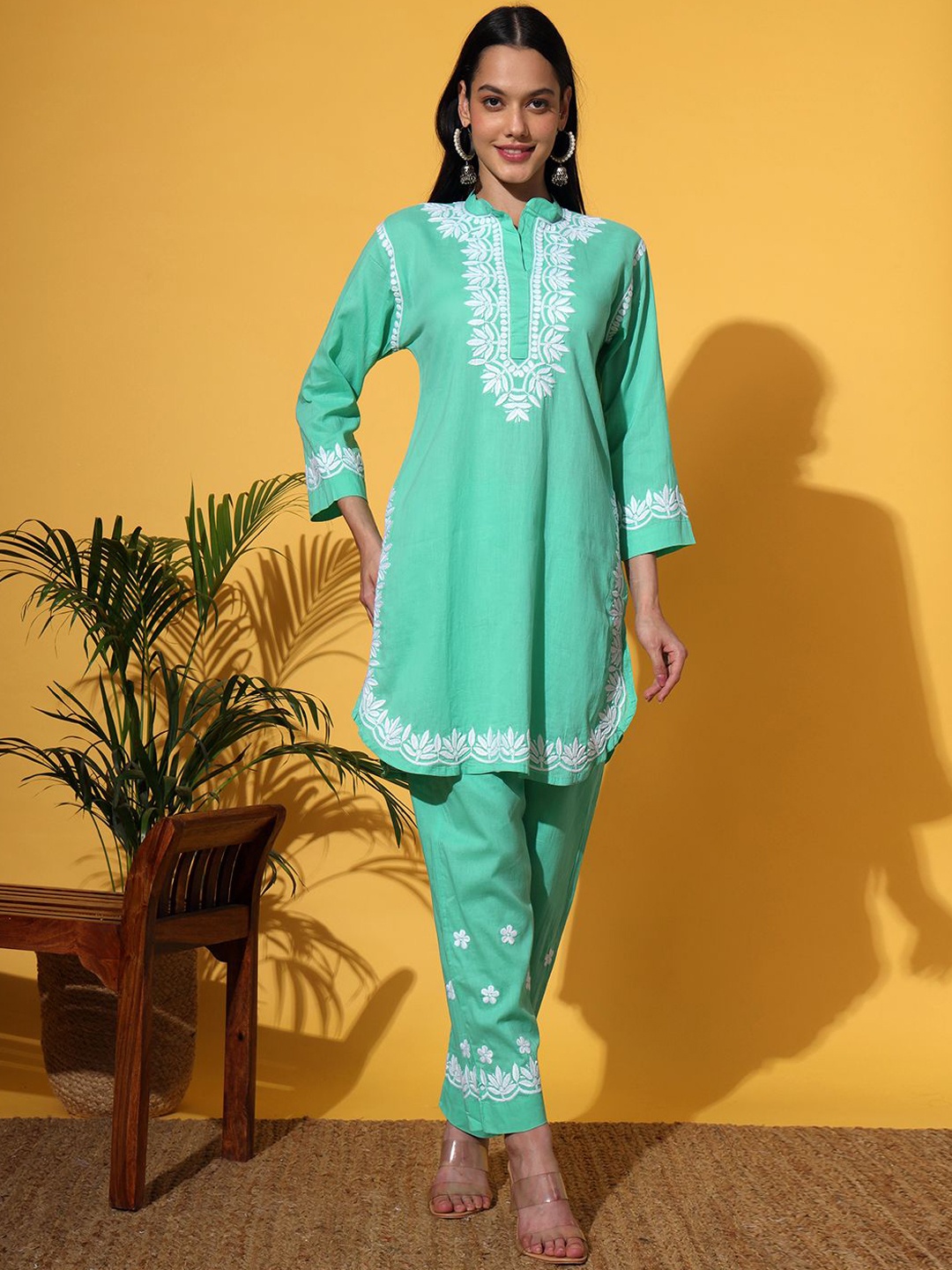 

The Chikan Label Floral Embroidered Regular Chikankari Pure Cotton Kurta with Trousers, Green