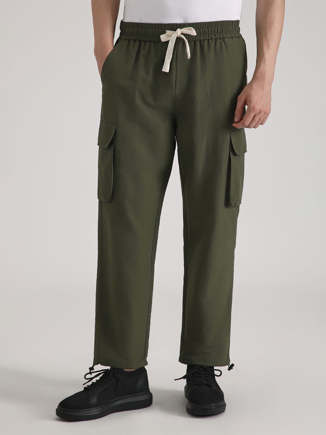 

Banana Club Men Regular Fit Relaxed Cargos Trousers, Olive