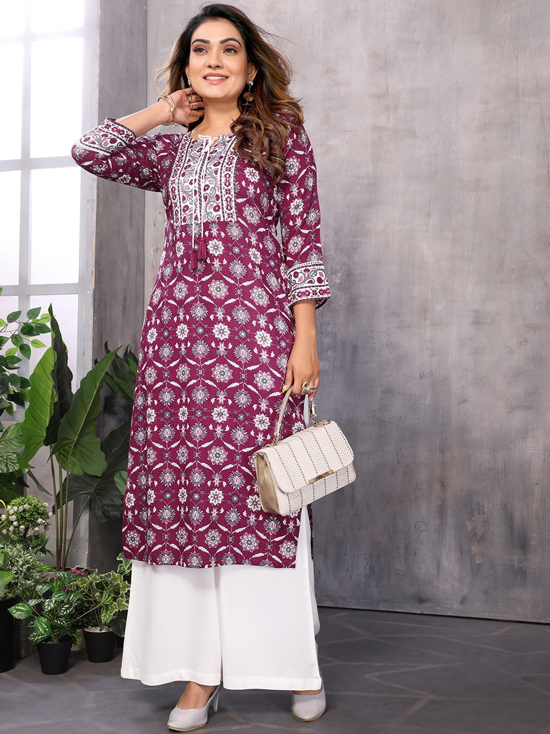 

Rangita Women Floral Printed Kurta, Purple
