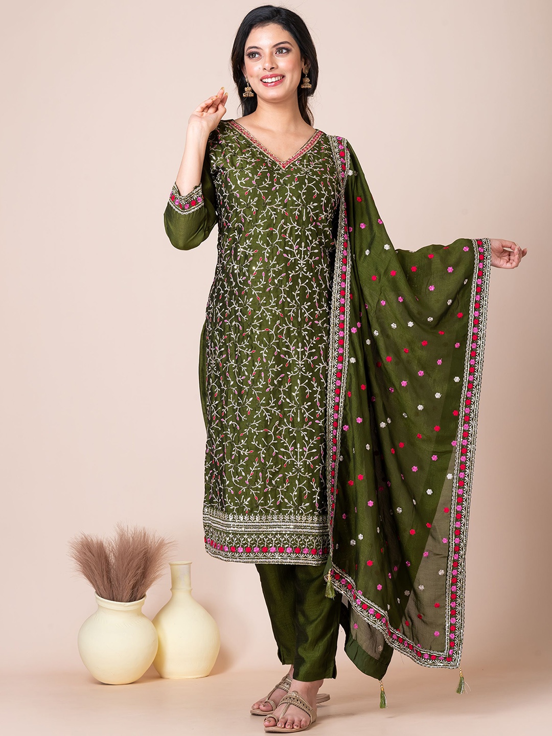 

SHREE BALAJI Women Floral Embroidered Regular Thread Work Kurta with Trousers & With Dupatta, Green