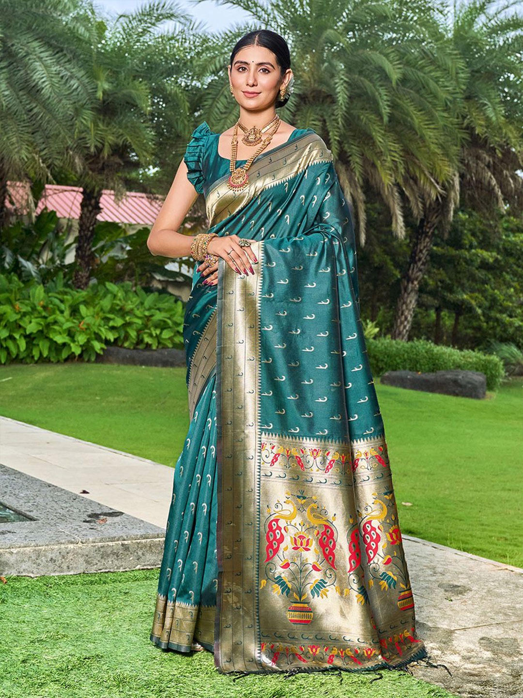 

GARIYA Women Woven Design Zari Paithani Saree With Blouse Piece, Green