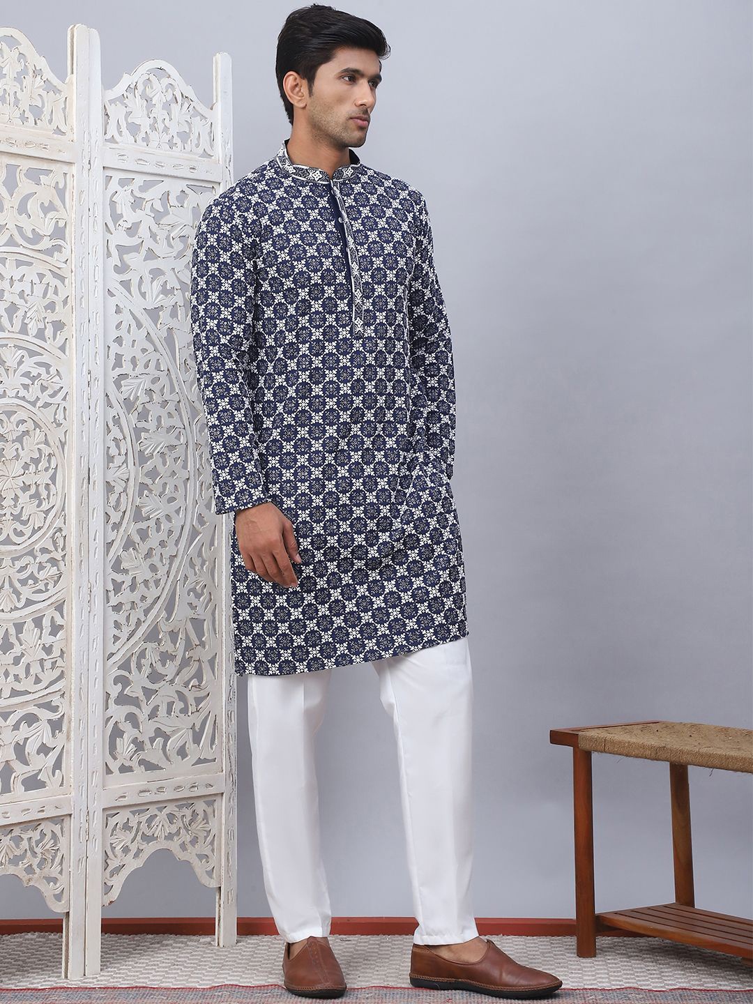 

Jompers Men Floral Embroidered Regular Sequinned Kurta with Pyjamas, Navy blue