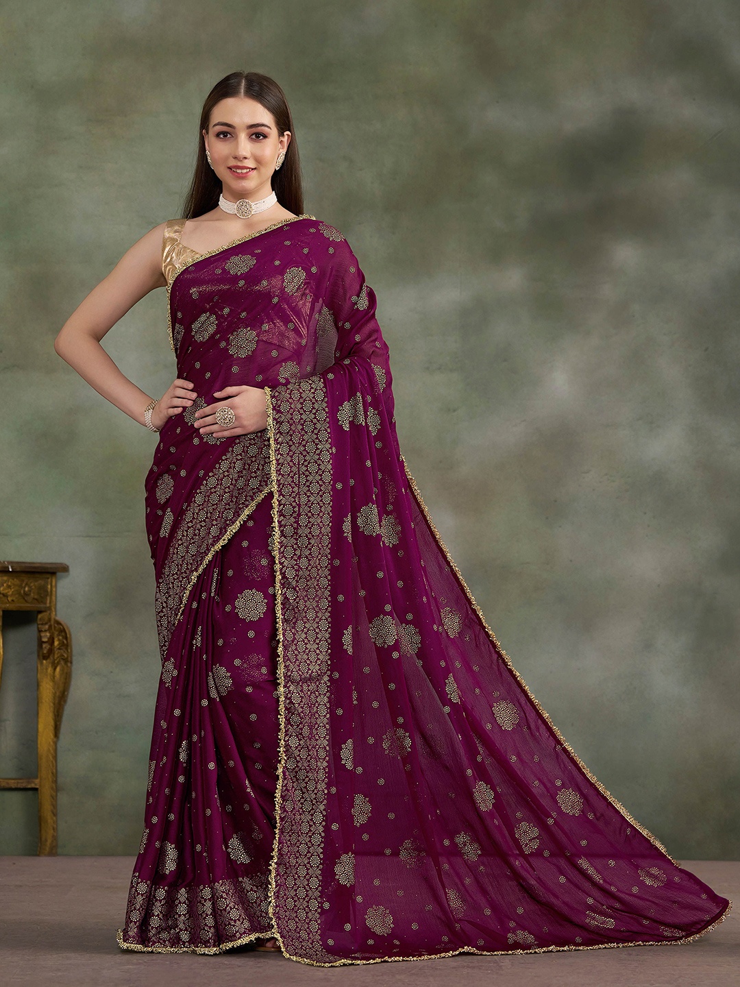 

Sangria Embellished Pure Chiffon Saree With Blouse Piece, Burgundy