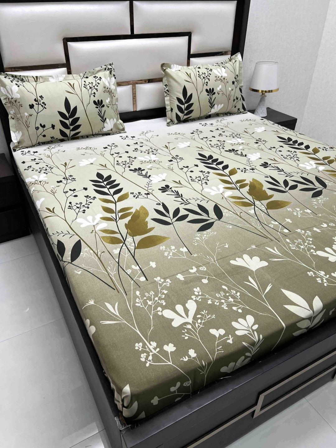 

Pure Decor Green & Black Floral 250 TC Pure Cotton Queen Bedsheet Set 2.26 m x 2.57 m