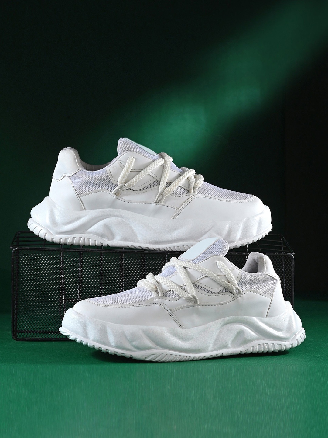 

glitchez Men Smart Casual Lightweight Sneakers, White