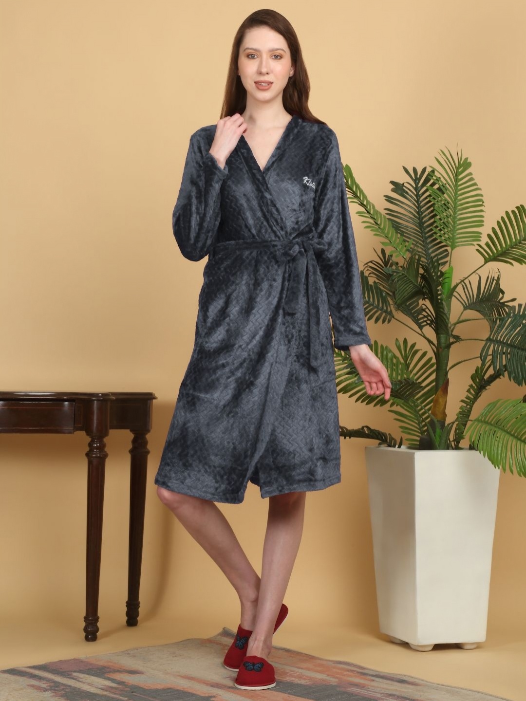 

KLOTTHE Grey Self Design Woolen Bath Robe With Belt