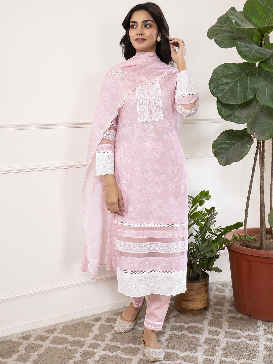 

Anouk Women Floral Printed Regular Kurta with Trousers & With Dupatta, Pink