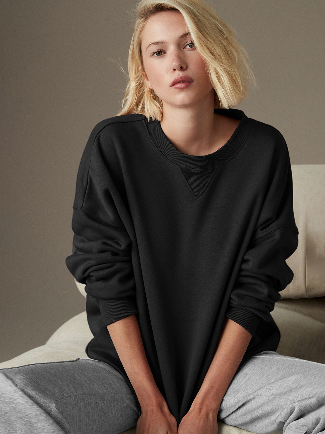 

Kotty Women Round Neck Long Sleeves Sweatshirt, Black