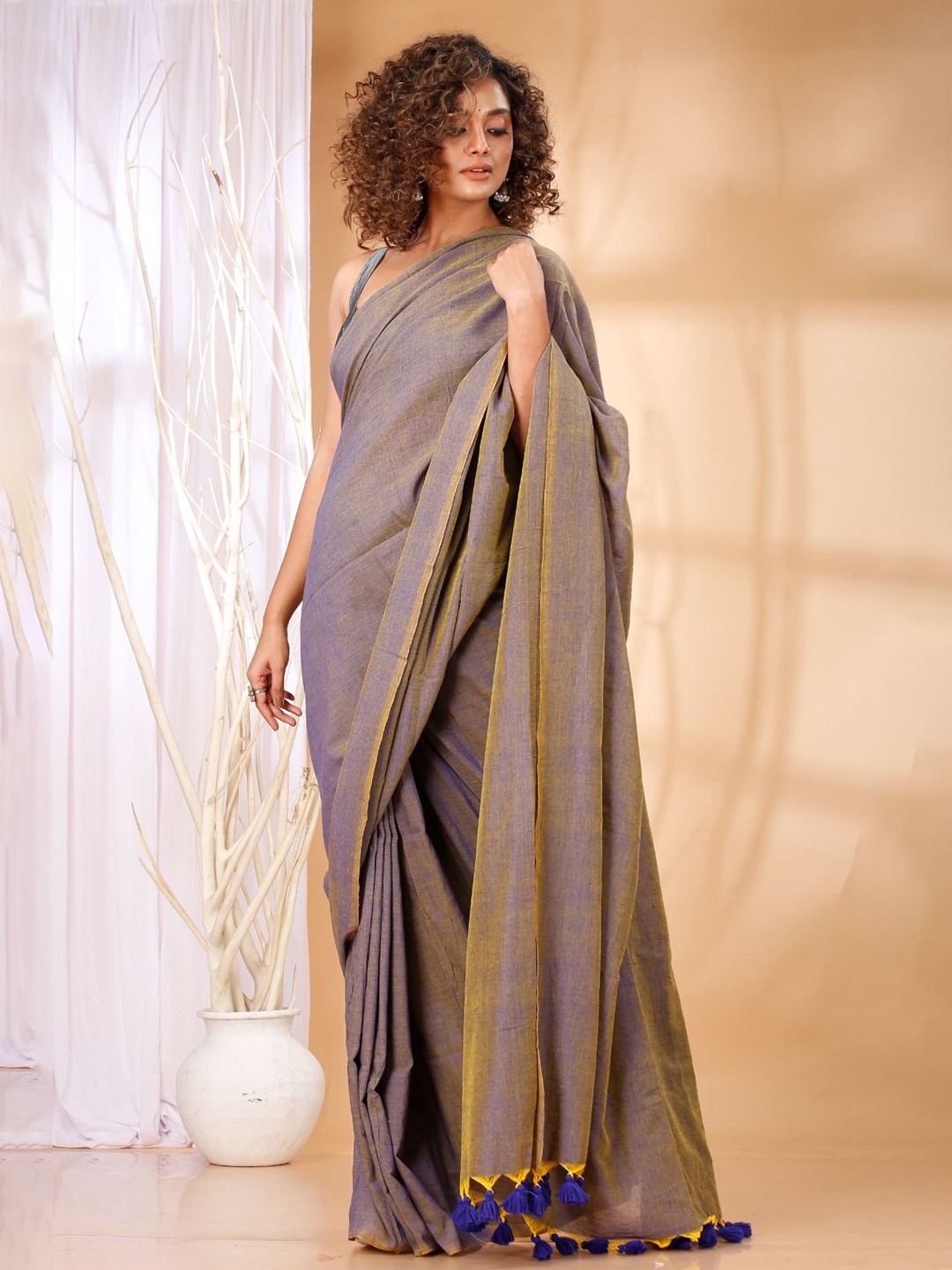 

Ruuprekha Pure Cotton Khadi Saree, Beige