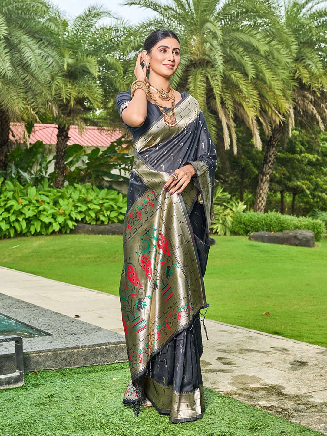 

GARIYA Woven Design Zari Paithani Saree, Black