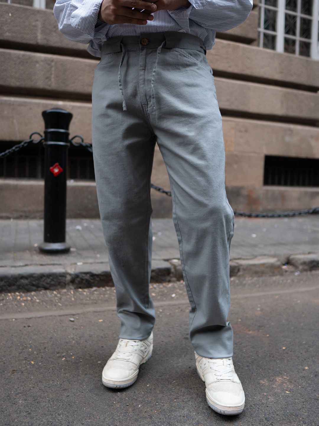 

Powerlook Men Regular Fit Mid Rise Linen Trousers, Grey