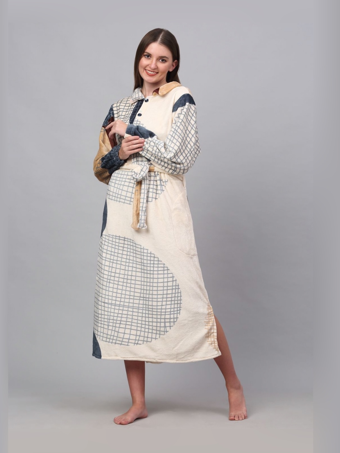 

KLOTTHE Cream-Coloured & Grey Printed Woollen Bath Robe With Belt