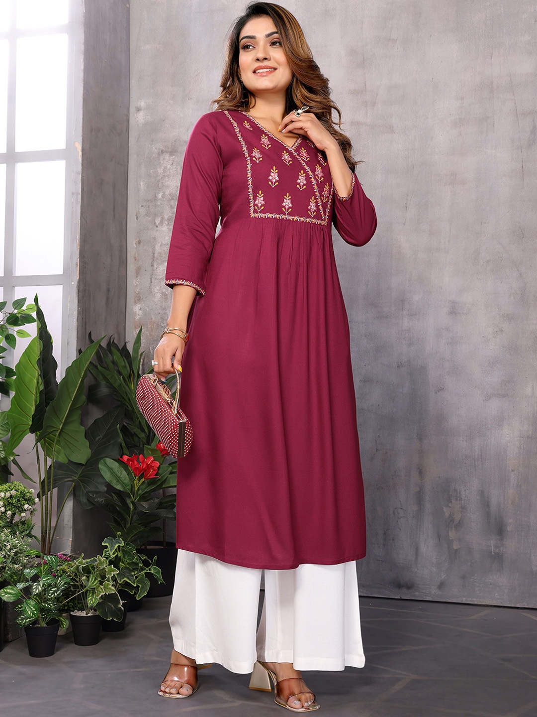 

Rangita Women Ethnic Motifs Embroidered Kurta, Maroon