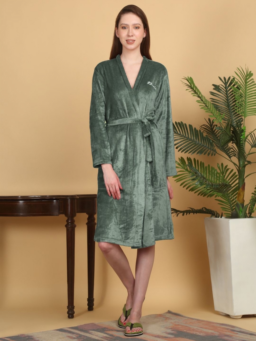 

KLOTTHE Green Woollen Long Sleeves Bath Robe With Belt