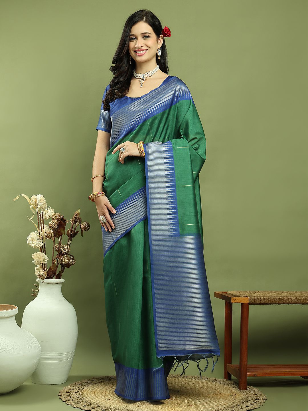 

Stylee LIFESTYLE Solid Saree With Blouse Piece, Green