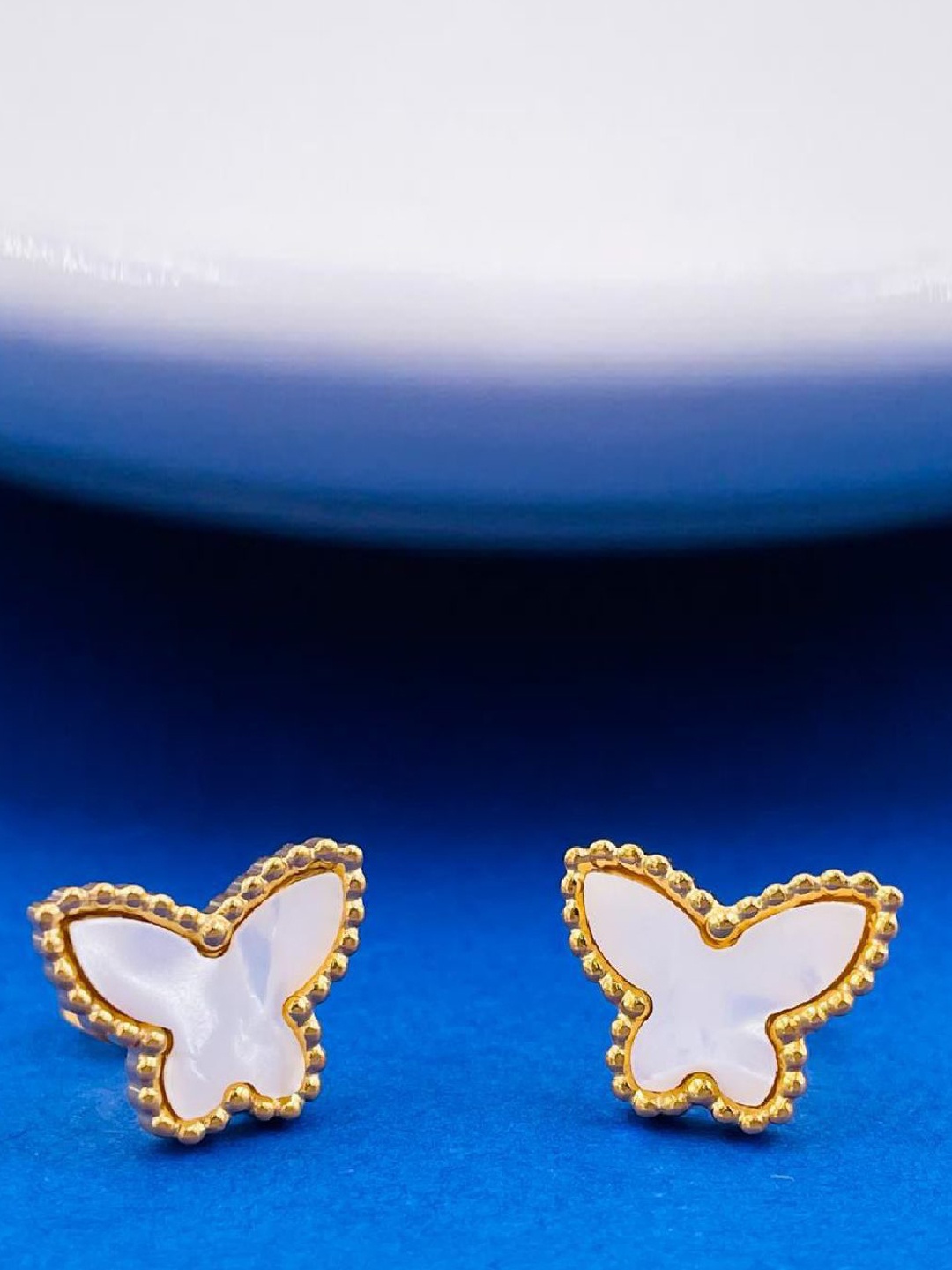 

ZIVOM Contemporary Studs Earrings, Gold