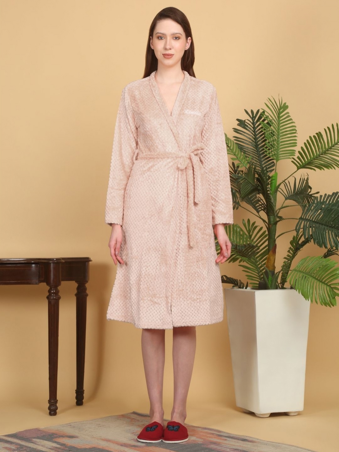 

KLOTTHE Self Design Peach-Coloured Woollen Bath Robe With Belt