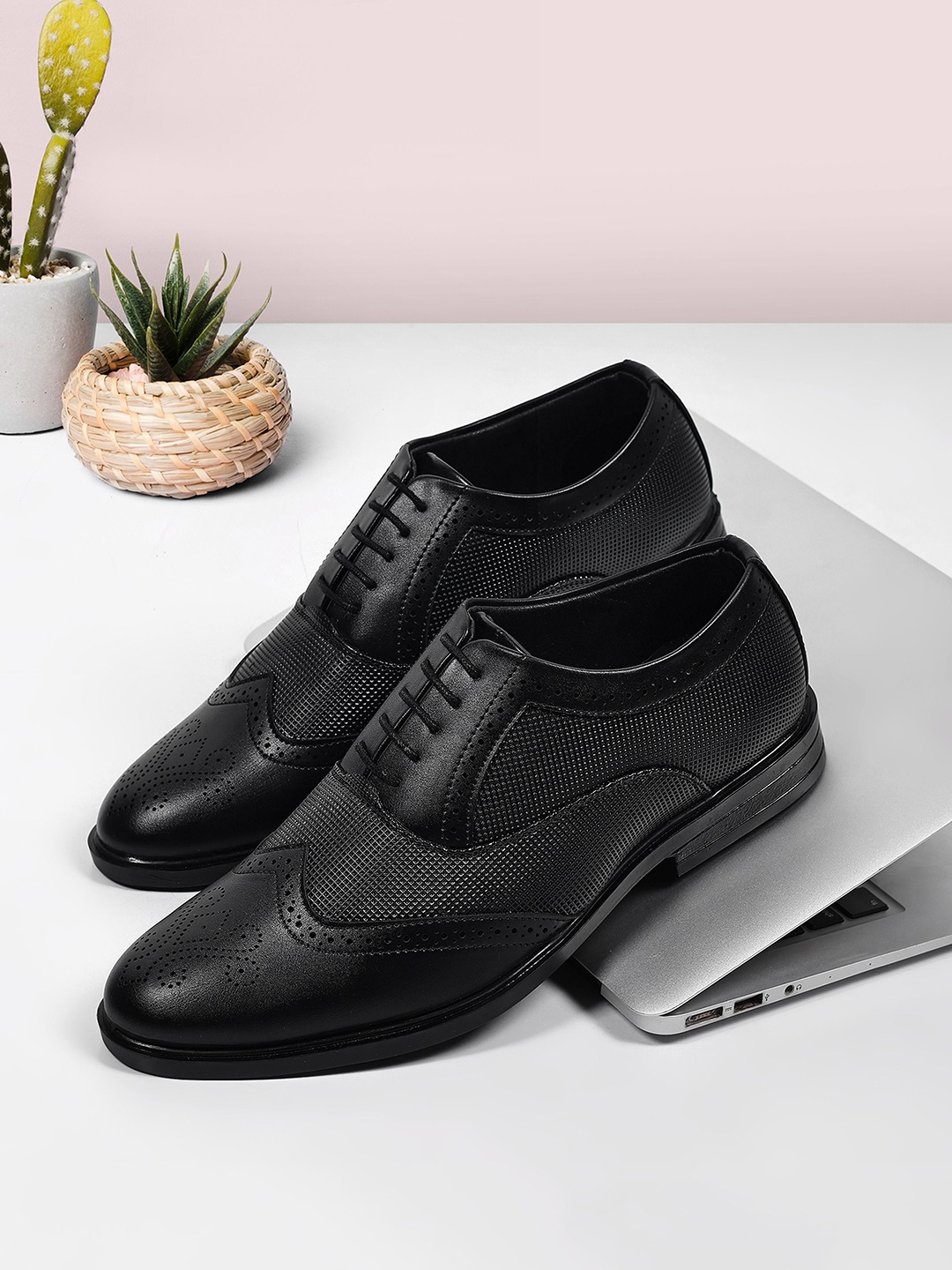 

NEW LIMITS Men Textured Lace-Ups Formal Brogues, Black