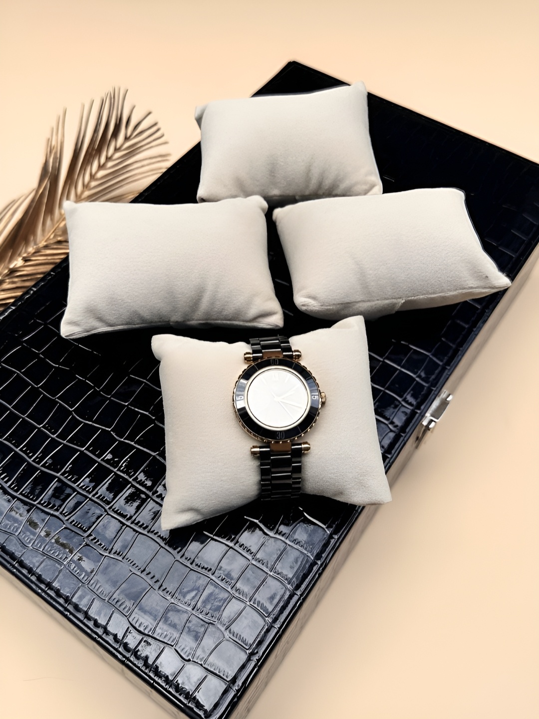 

La Trove 4 Pcs Cream Bracelet Watch Organizer Pillow Set