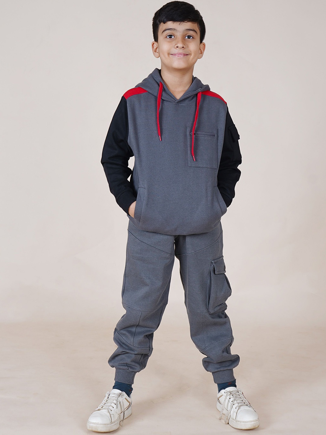 

KiddoPanti Boys Colorblocked Hooded Tracksuit, Grey