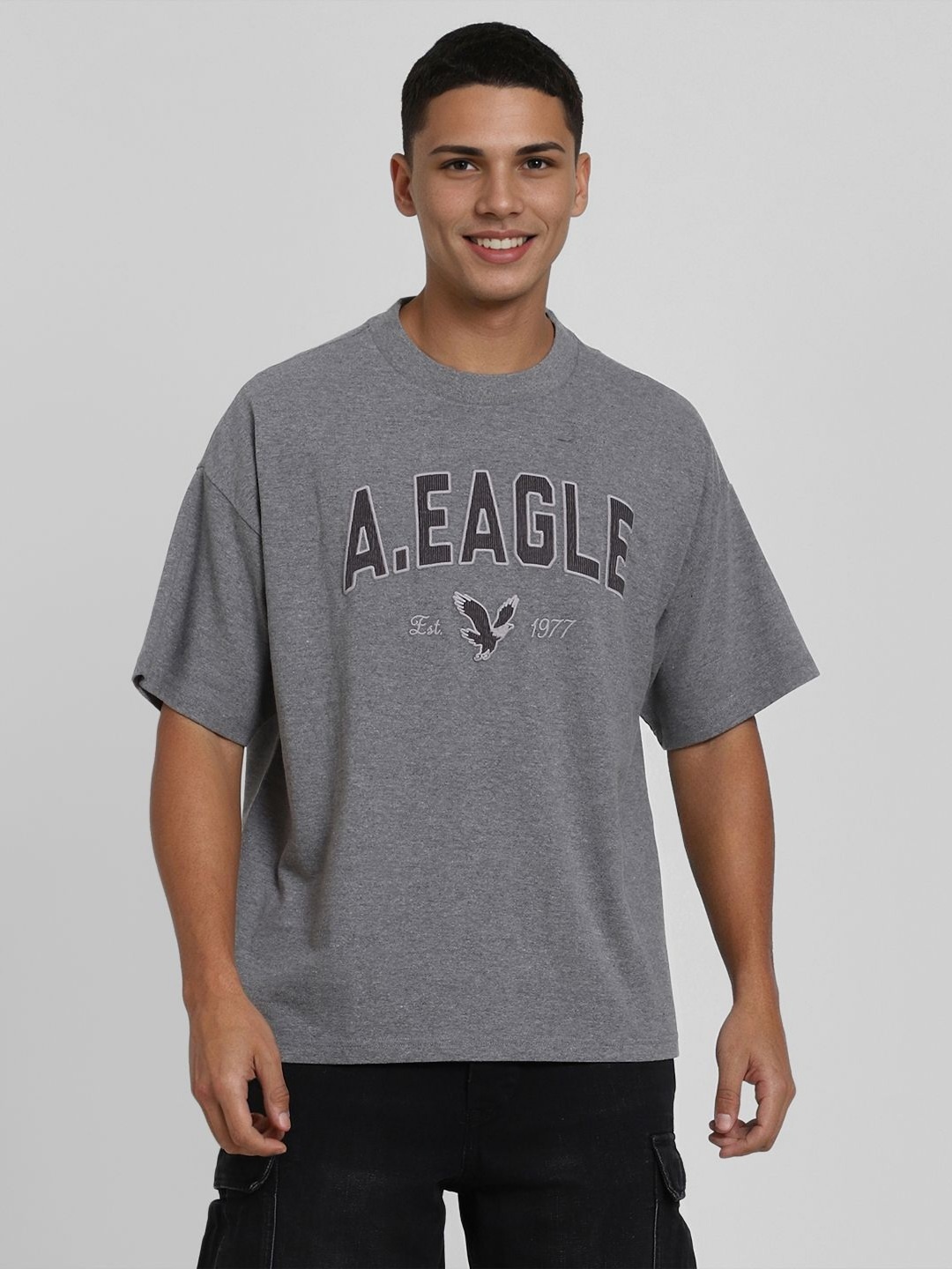 

AMERICAN EAGLE OUTFITTERS Men Typography Printed Raw Edge T-shirt, Grey