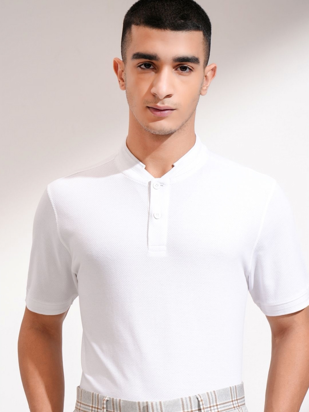 

HIGHLANDER Men Mandarin Collar Slim Fit T-shirt, White