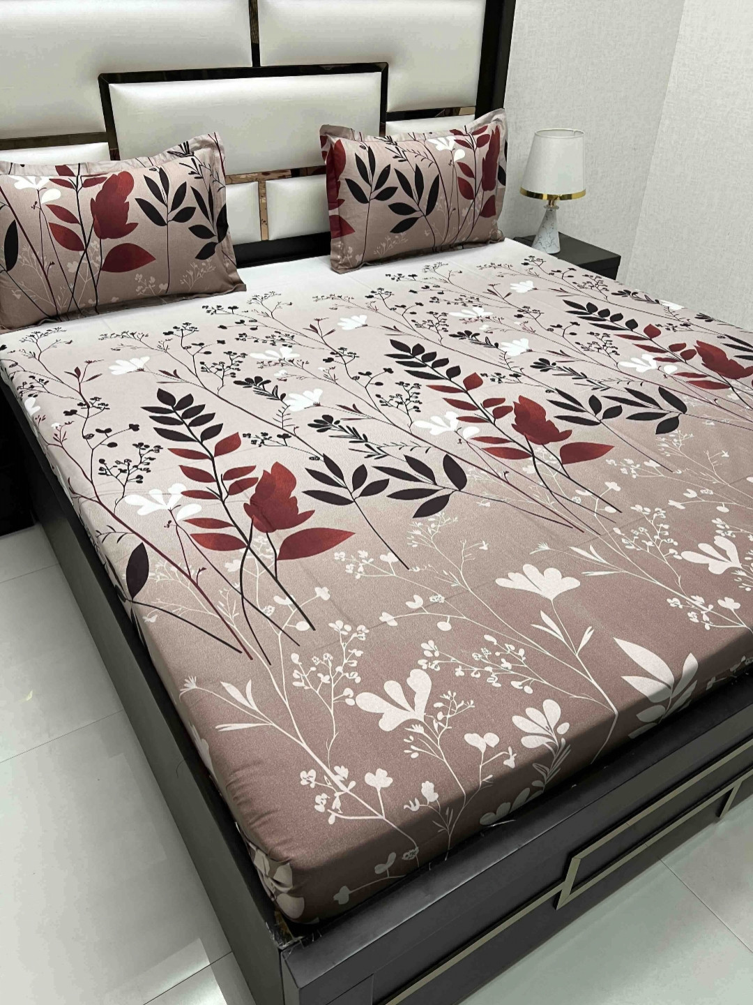 

Pure Decor Purple & White Floral 260 TC Queen Bedsheet with 2 Pillow Covers