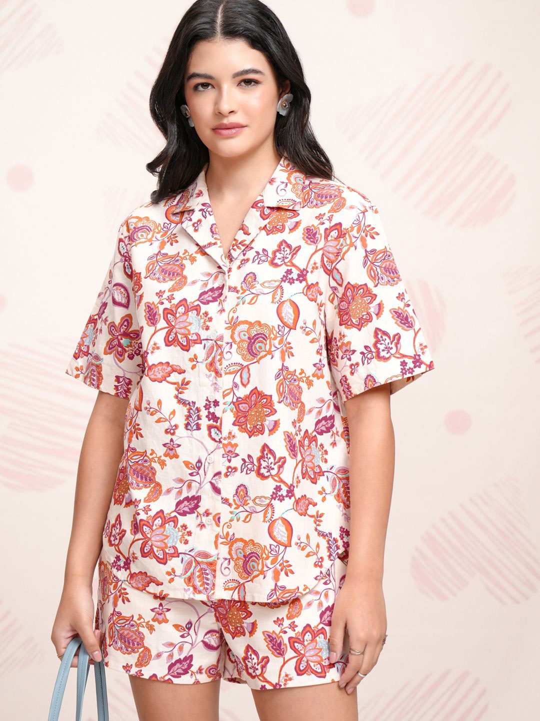 

Tokyo Talkies Off White Floral Printed Shirt Collar Pure Cotton Shirt With Shorts