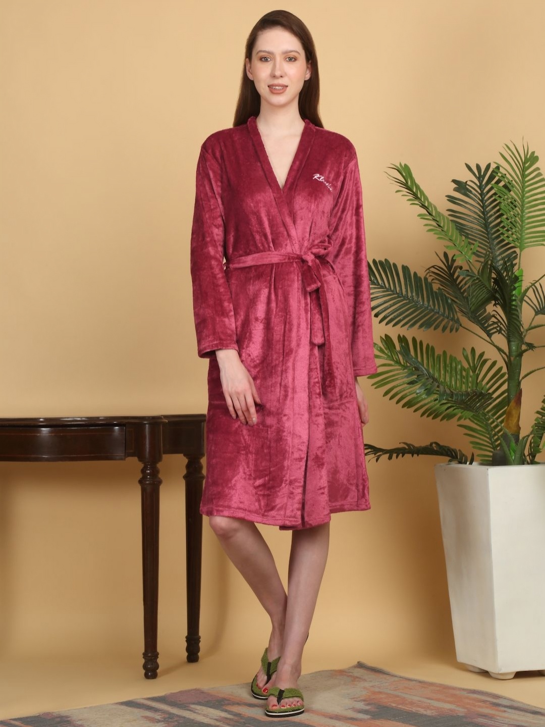 

KLOTTHE Red Woollen Full Sleeves Bath Robe With Belt