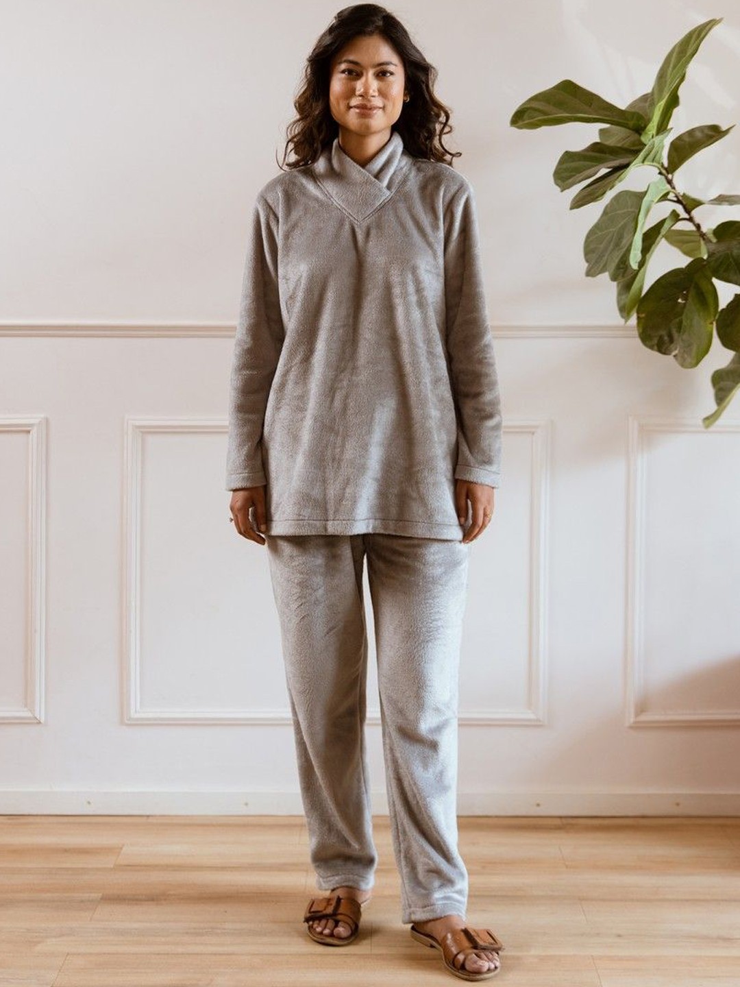 

FEATHERS CLOSET High Neck Top With Trouser, Grey