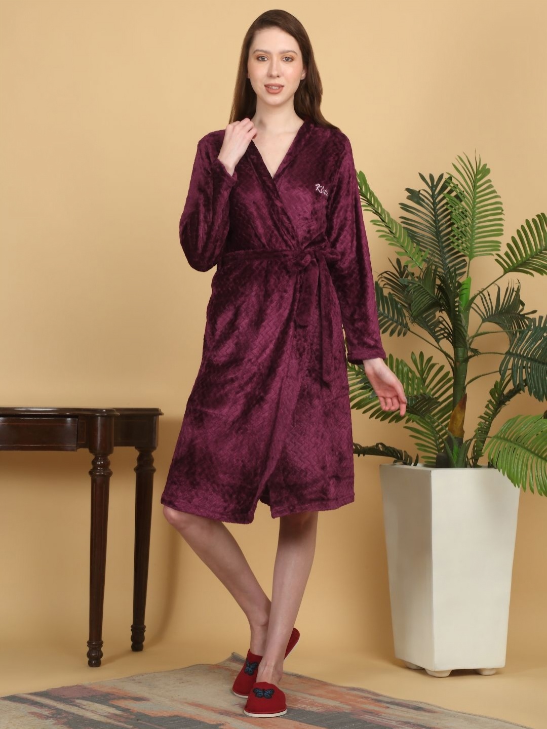 

KLOTTHE Maroon Self Design Woollen Bath Robe With Belt