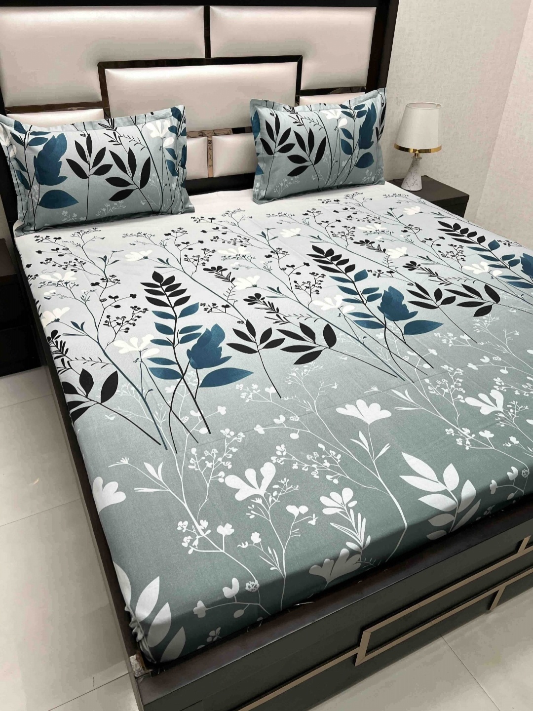 

Pure Decor Blue & White Floral 350 TC Pure Cotton Queen Bedsheet Set 2.25 m x 2.57 m