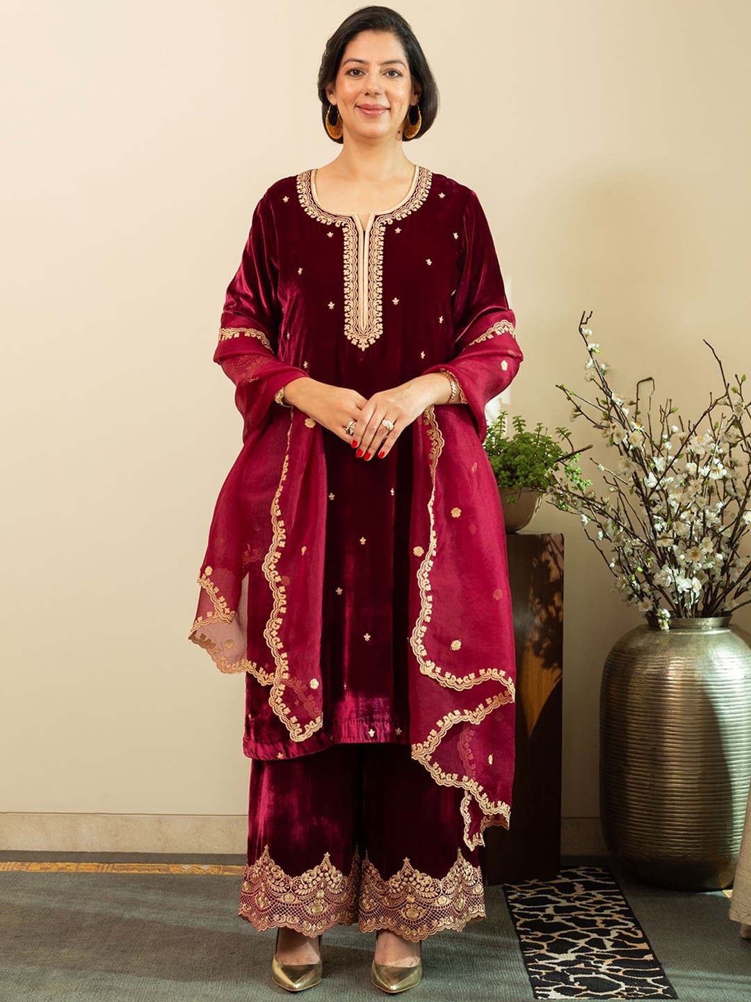 

HOUSE OF INARI Women Ethnic Motifs Embroidered Regular Thread Work Velvet Kurta with Palazzos & With Dupatta, Red