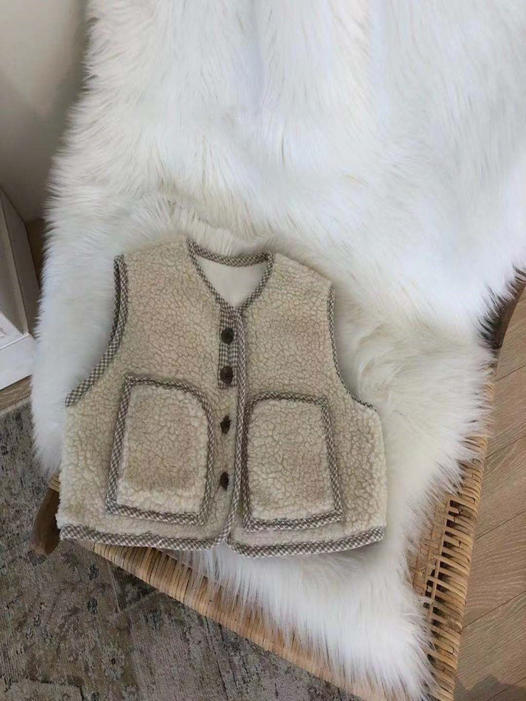 

Xsole Kids Single-Breasted Winter Sleeveless Overcoat, Cream