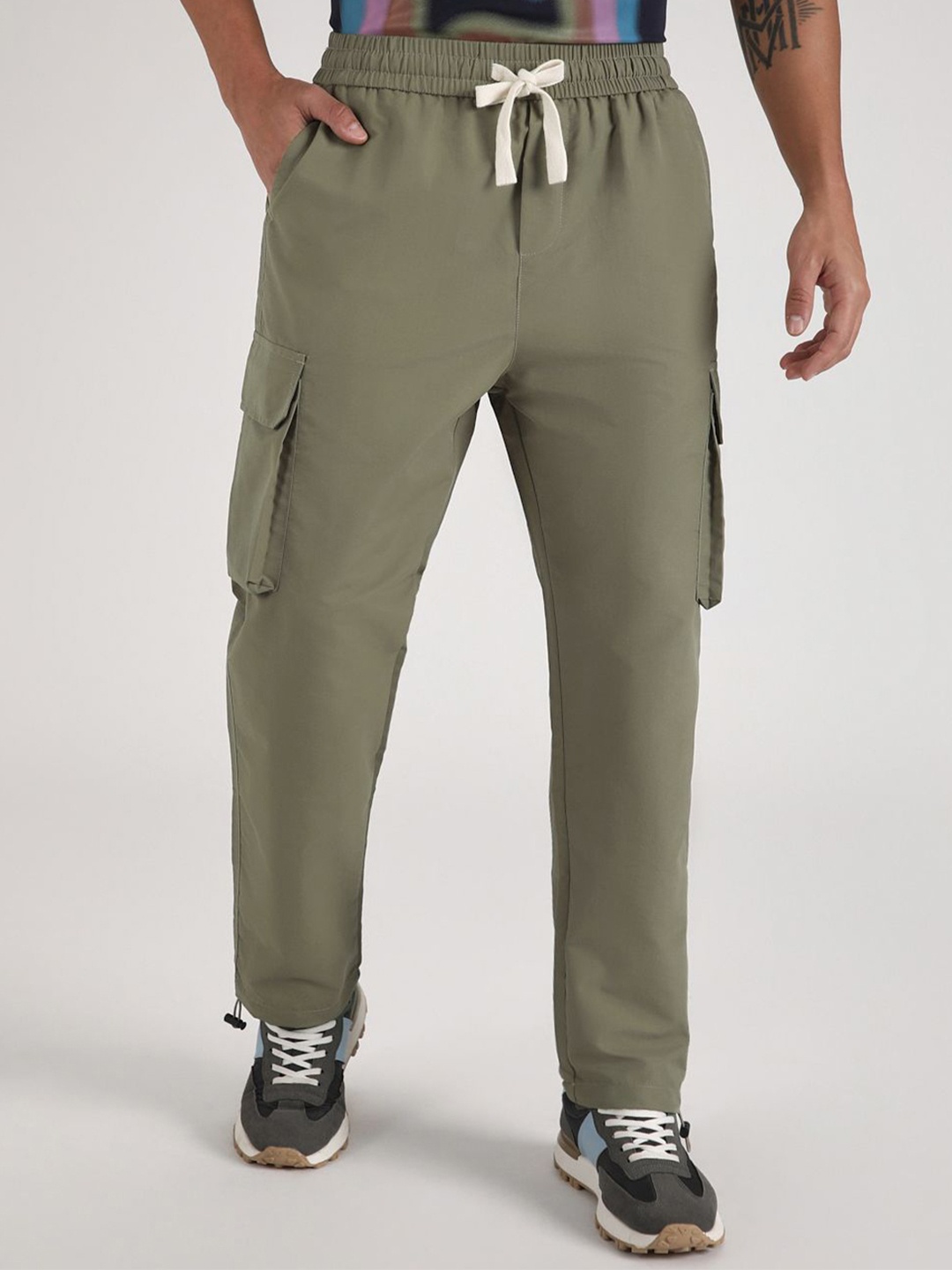

Banana Club Men Regular Fit Relaxed Cargos Trousers, Olive