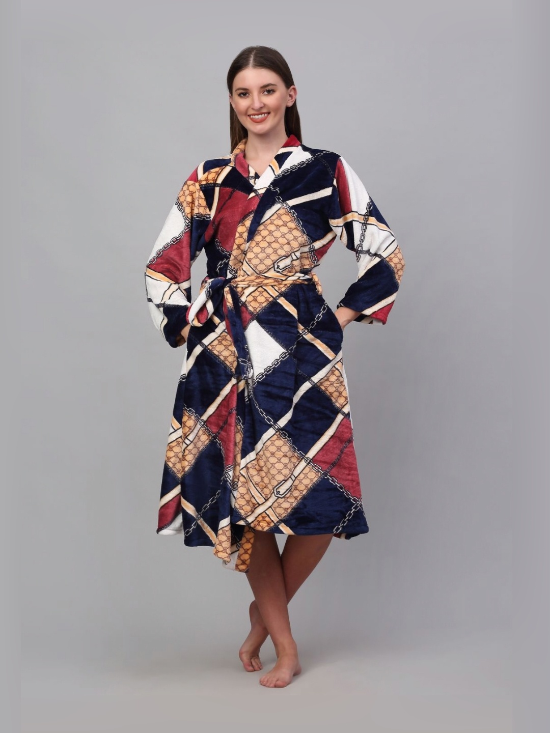 

KLOTTHE Printed Woolen Bath Robe With Belt, White