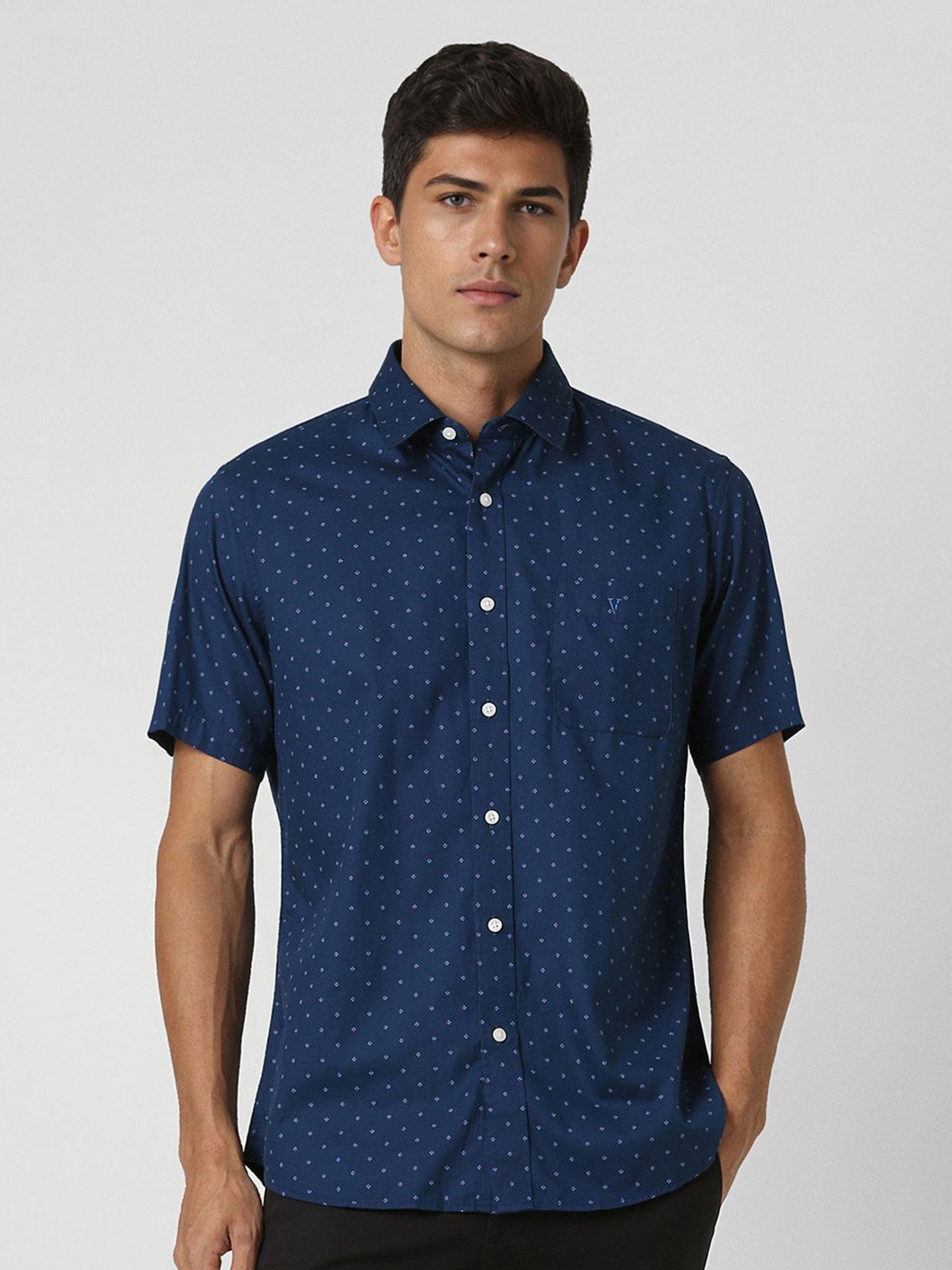 

Van Heusen Sport Men Slim Fit Opaque Printed Casual Shirt, Navy blue