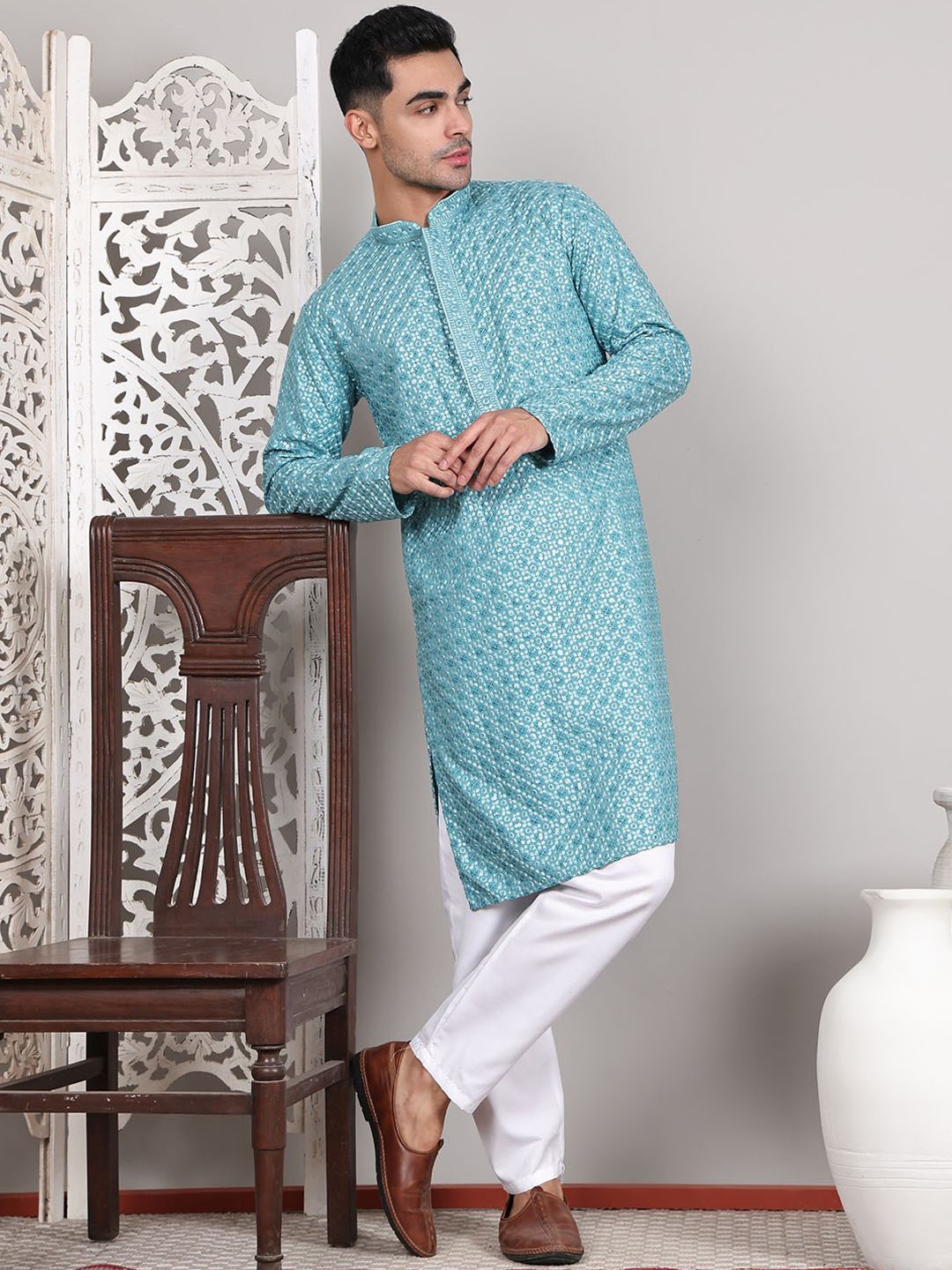 

Jompers Men Ethnic Motifs Embroidered Regular Sequinned Kurta with Pyjamas, Blue