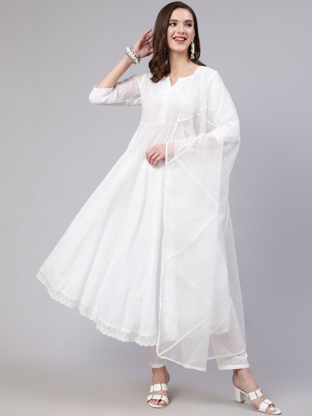 

IkDaiya Women Floral Regular Pure Cotton Kurta with Trousers & With Dupatta, White